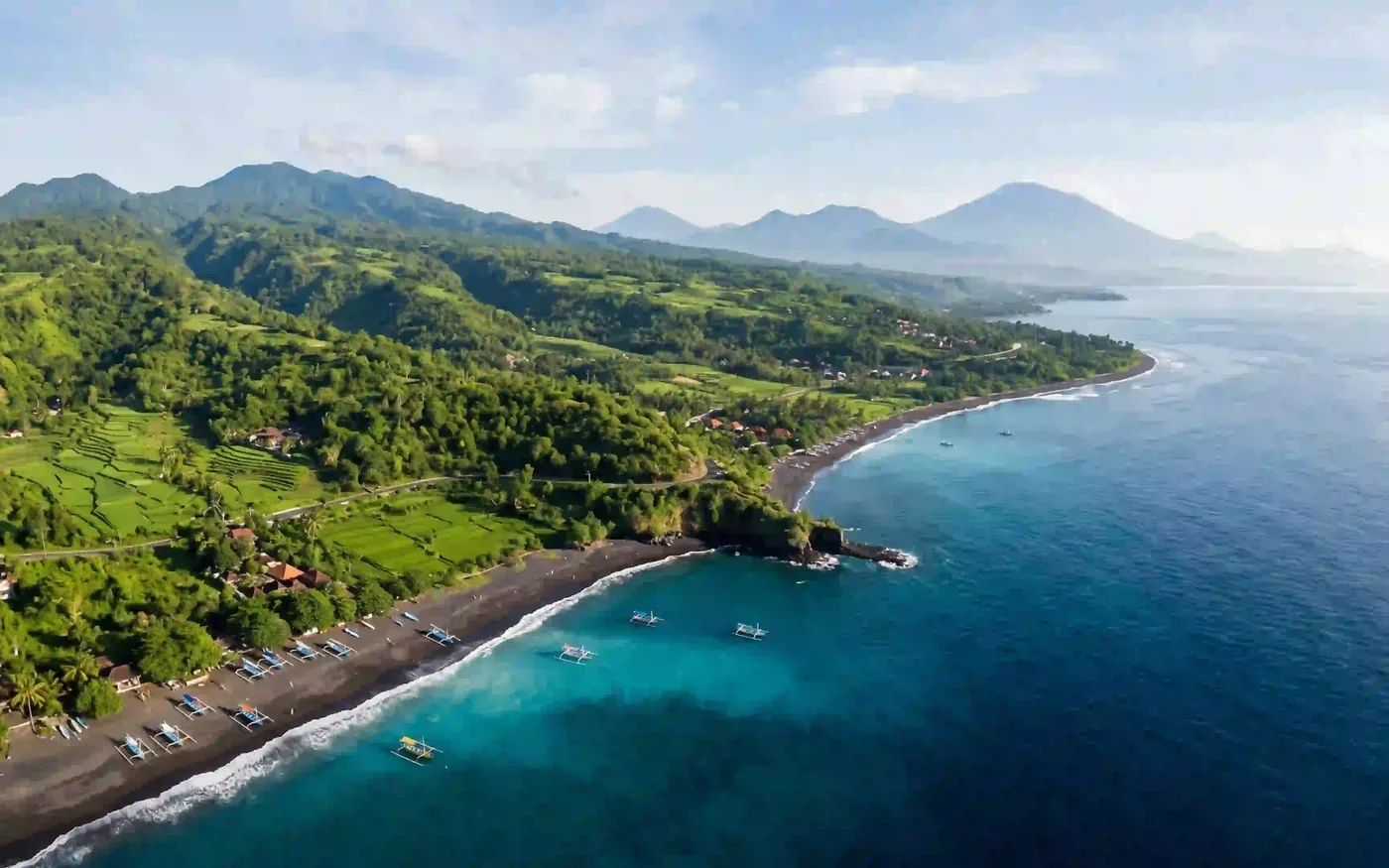 Pemandangan pesisir Indonesia dari udara